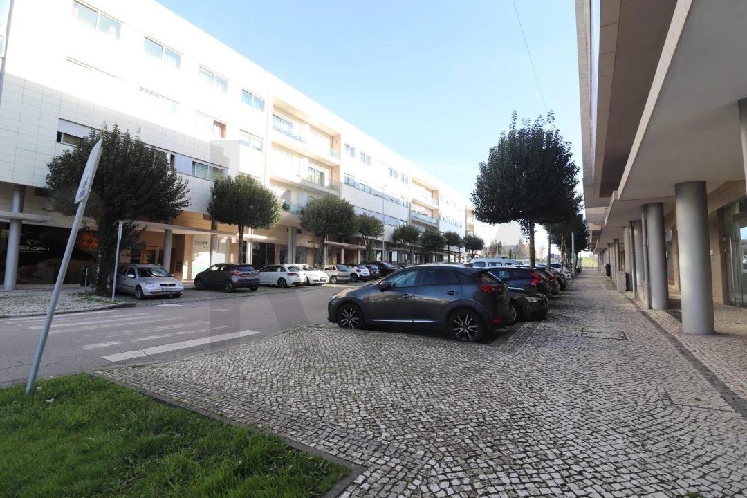 Apartamento T2 para Arrendamento em Santa Maria da Feira, Travanca, Sanfins e Espargo Foto 2