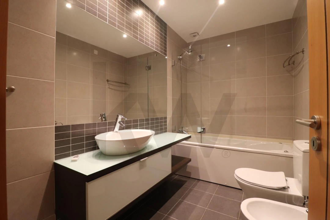 Apartamento T2 para Arrendamento em Santa Maria da Feira, Travanca, Sanfins e Espargo Foto 9