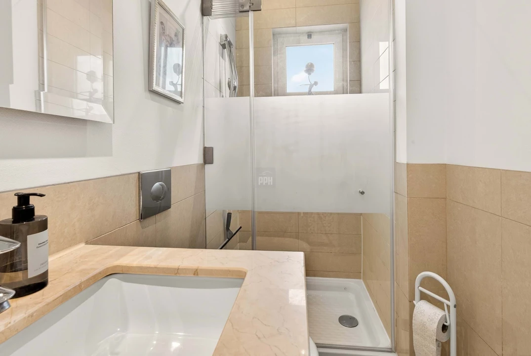 Moradia T4 para Venda em Quarteira Foto 8