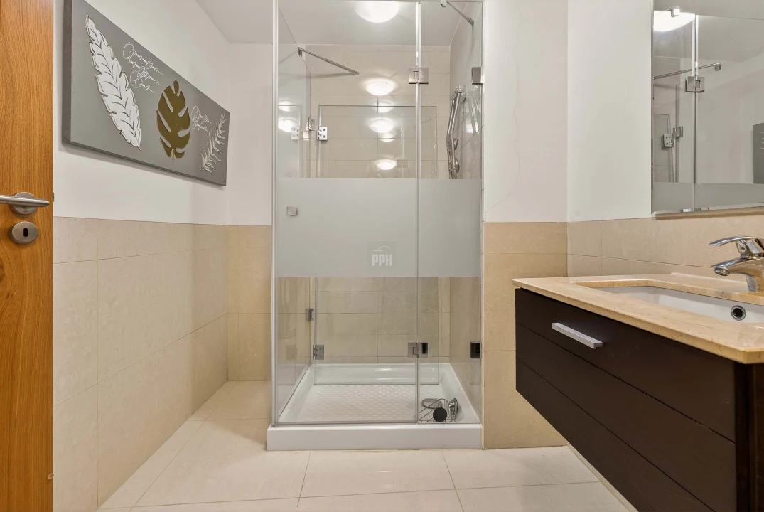 Moradia T4 para Venda em Quarteira Foto 36