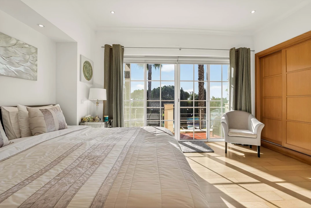 Moradia T4 para Venda em Quarteira Foto 25