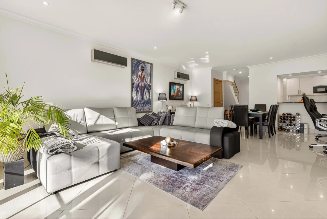 Moradia T4 para Venda em Quarteira Foto 19