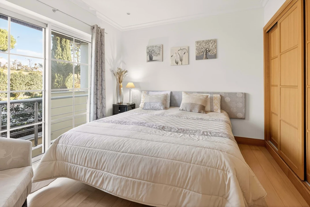 Moradia T4 para Venda em Quarteira Foto 5