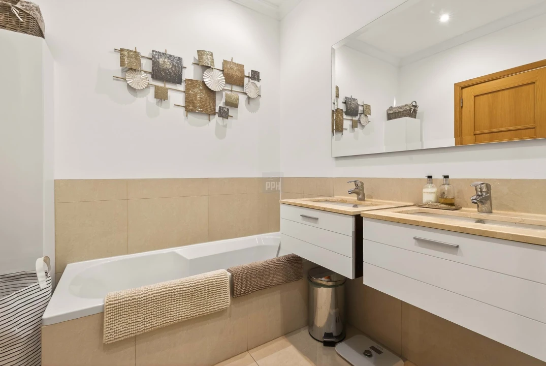 Moradia T4 para Venda em Quarteira Foto 27