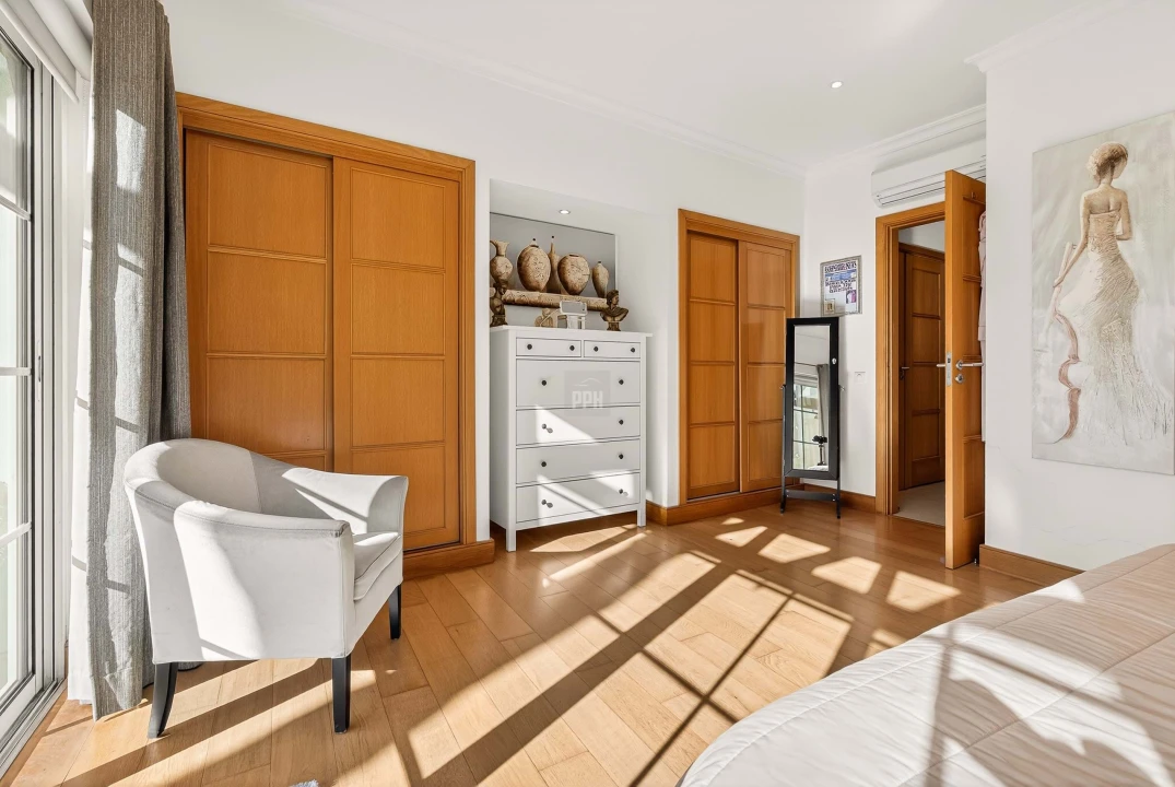 Moradia T4 para Venda em Quarteira Foto 24