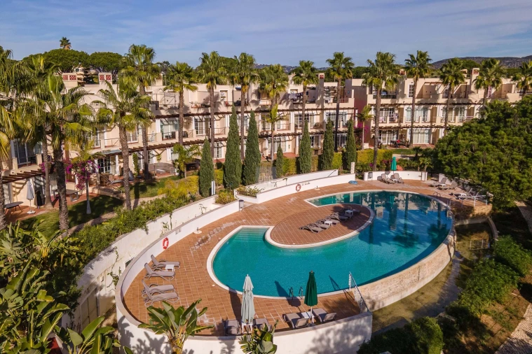 Moradia T4 para Venda em Quarteira Foto 1