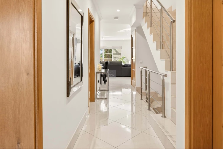 Moradia T4 para Venda em Quarteira Foto 10