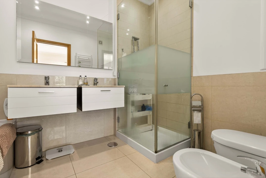 Moradia T4 para Venda em Quarteira Foto 26