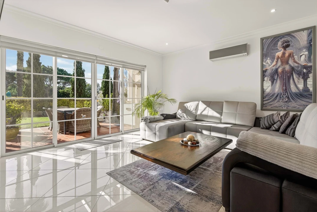 Moradia T4 para Venda em Quarteira Foto 18