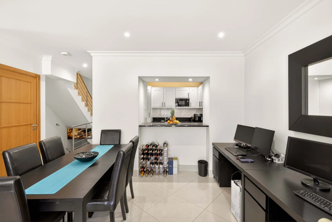 Moradia T4 para Venda em Quarteira Foto 15