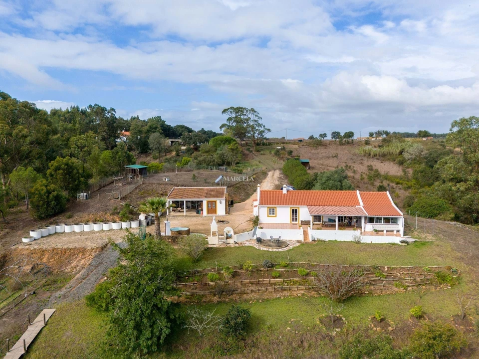 Moradia T2 para Venda em São Teotónio Foto 2