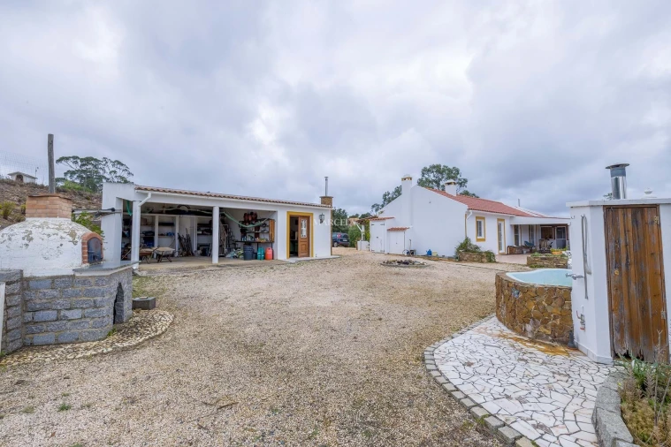 Moradia T2 para Venda em São Teotónio Foto 42