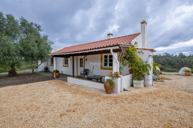 Moradia T2 para Venda em São Teotónio Foto 3