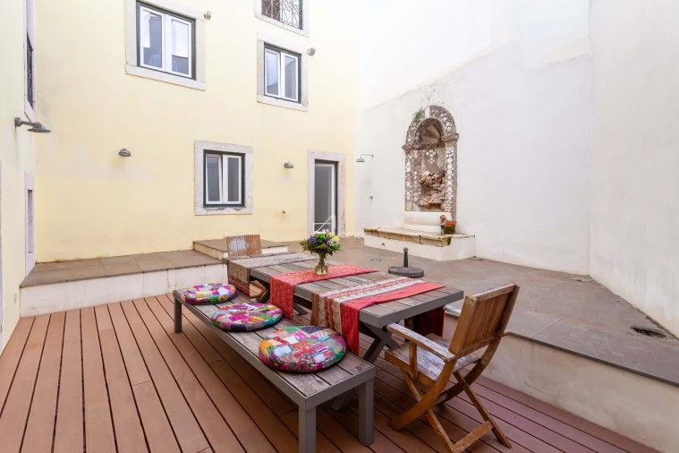 Moradia T4 para Venda em Santa Maria Maior Foto 1