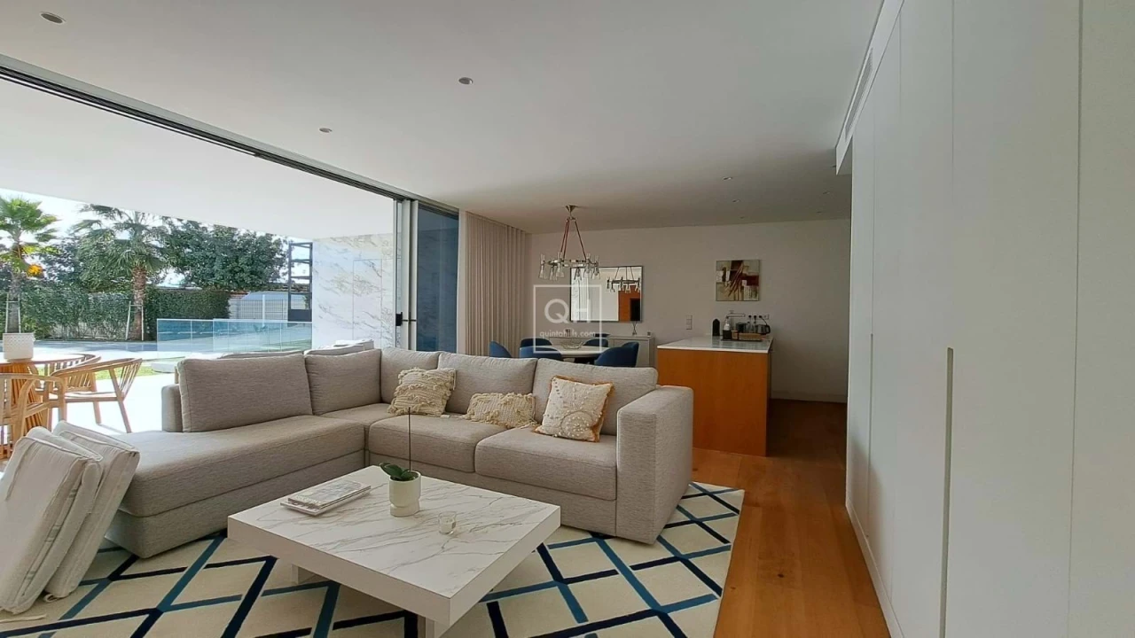 Apartamento T2 para Venda em Quarteira Foto 4