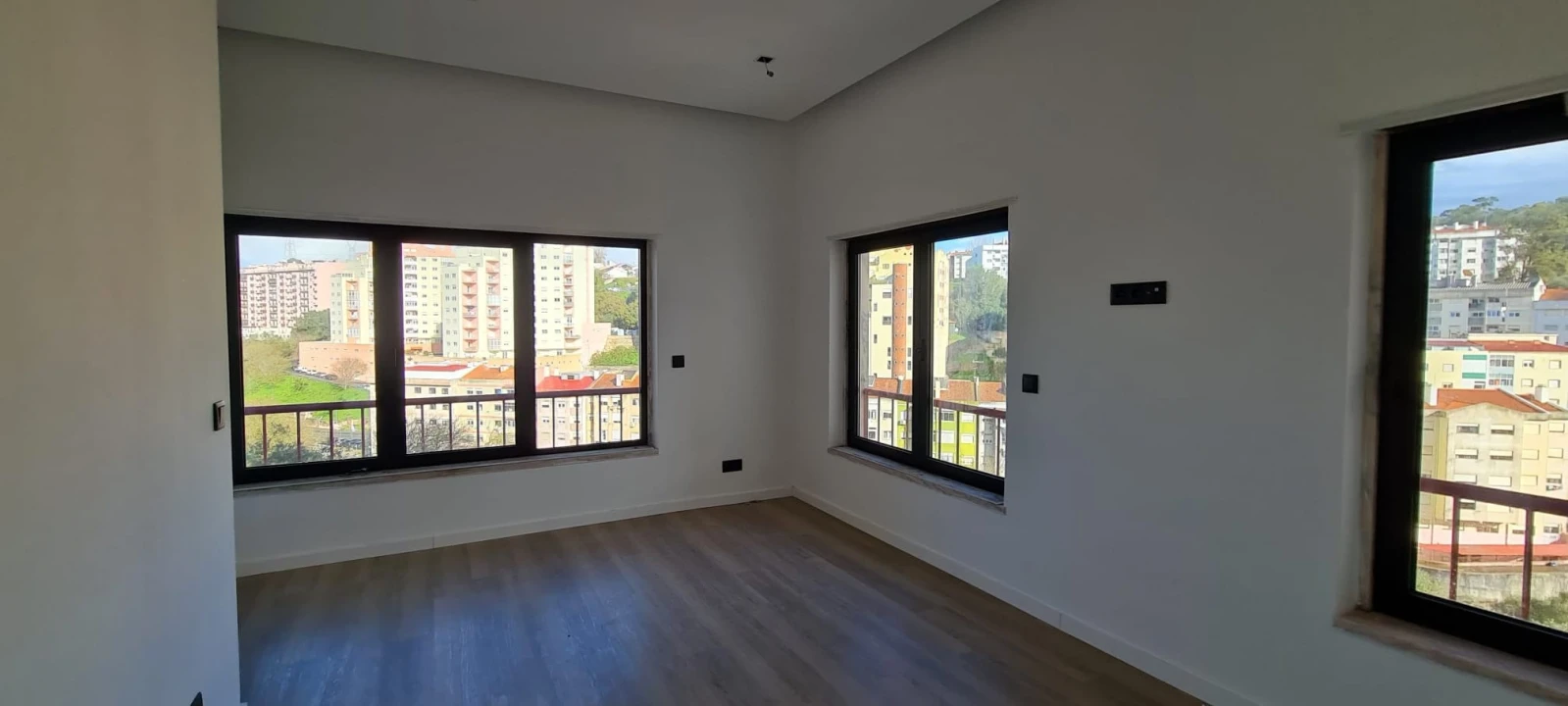 Apartamento T2 para Venda em Massamá e Monte Abraão Foto 12