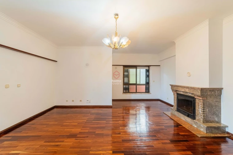 Apartamento T3 para Venda em Carnide Foto 3