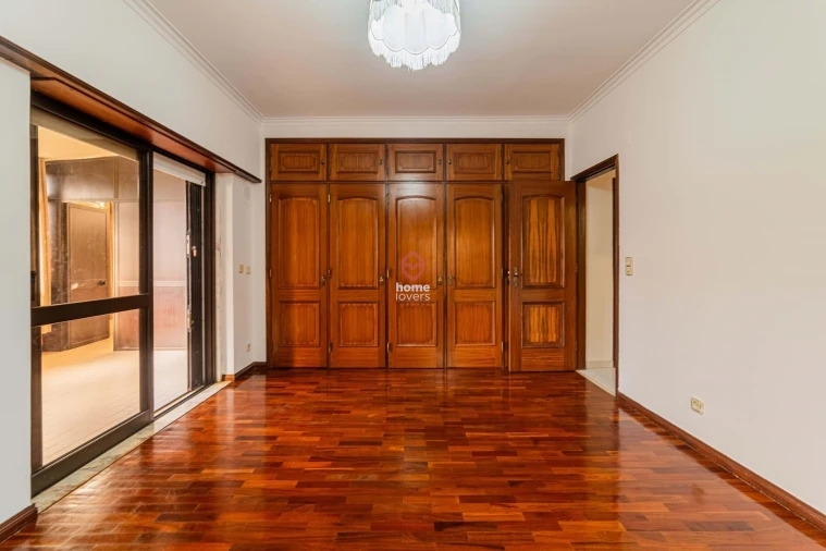 Apartamento T3 para Venda em Carnide Foto 10