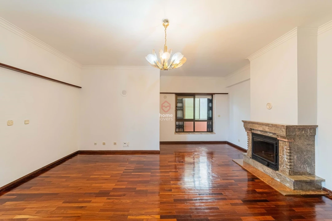 Apartamento T3 para Venda em Carnide Foto 3