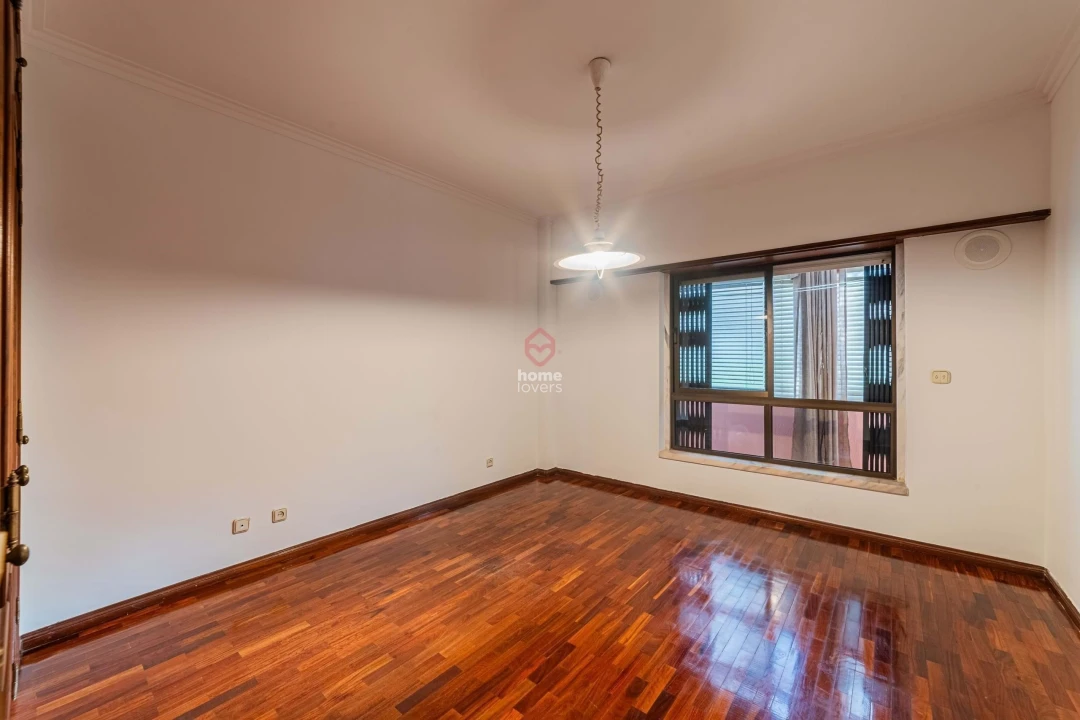 Apartamento T3 para Venda em Carnide Foto 9
