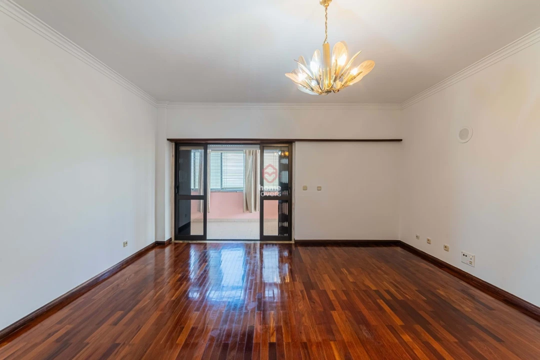 Apartamento T3 para Venda em Carnide Foto 4