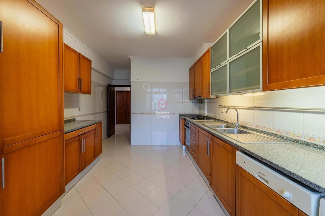 Apartamento T3 para Venda em Carnide Foto 6