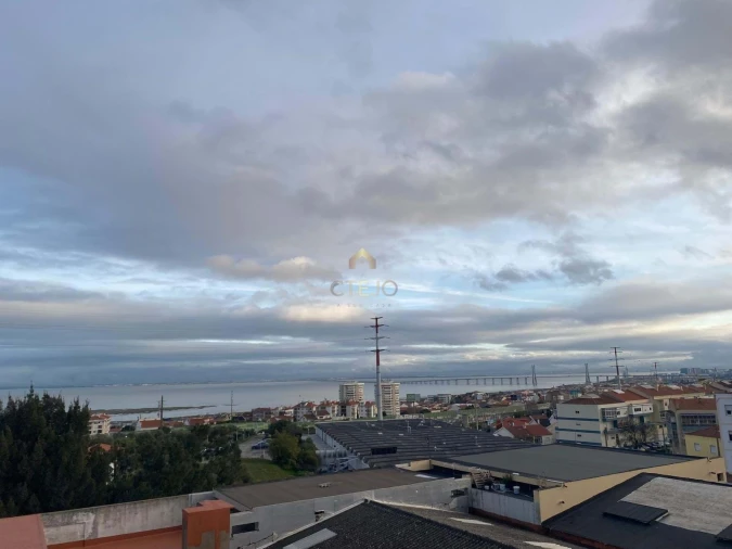 Apartamento T2 para Venda em Santa Iria de Azoia, São João da Talha e Bobadela Foto 17