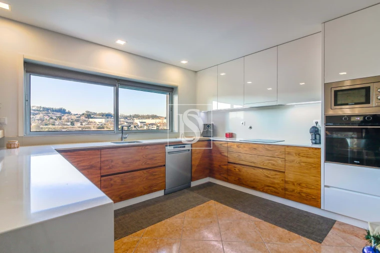 Moradia T4 para Venda em Vilaça e Fradelos Foto 1