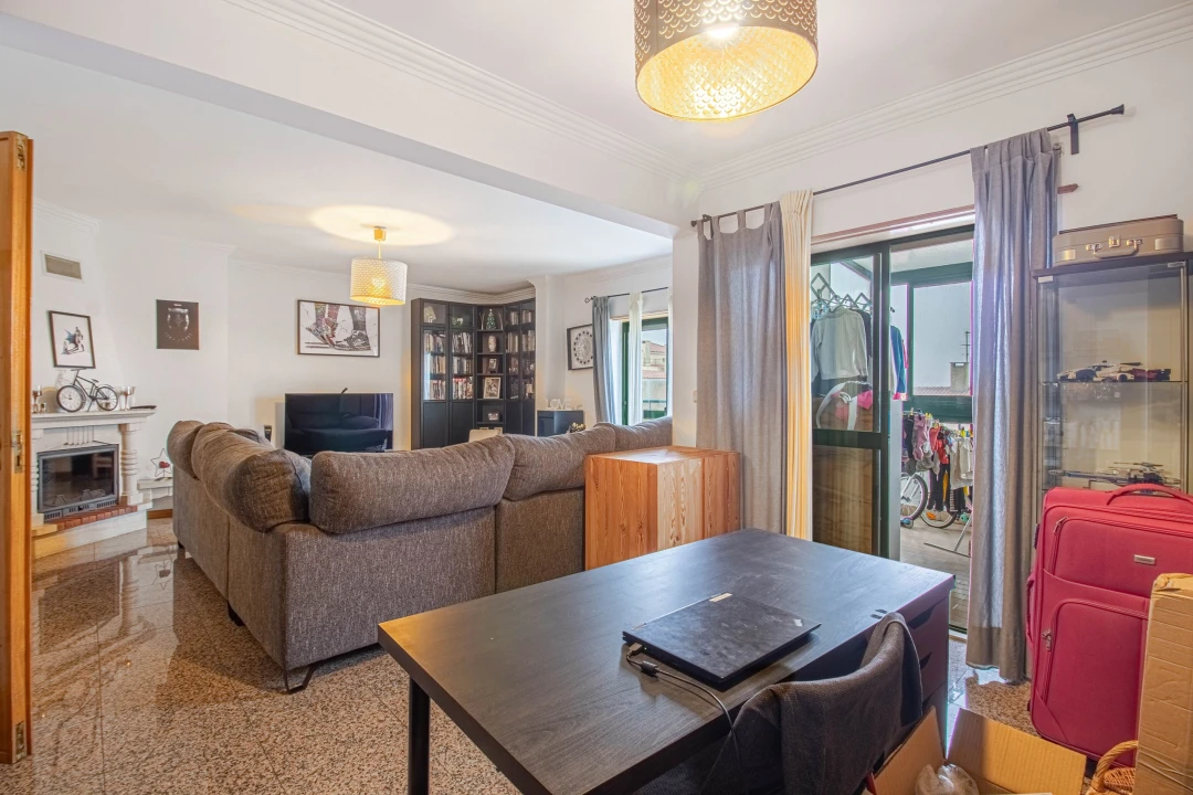 Apartamento T4 para Venda em Agualva e Mira-Sintra Foto 17