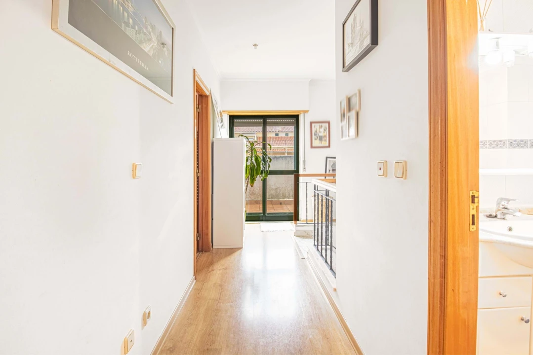 Apartamento T4 para Venda em Agualva e Mira-Sintra Foto 2