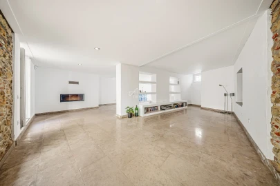 Moradia T4 para Venda em Santa Maria Maior