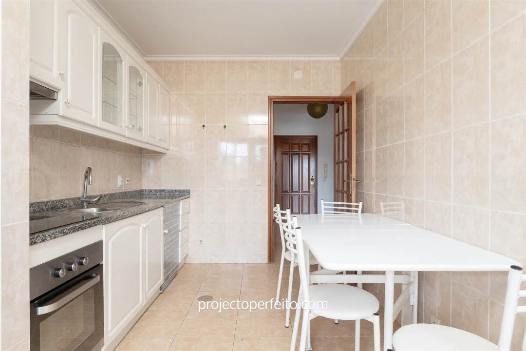 Apartamento T2 para Venda em Grijó e Sermonde Foto 3
