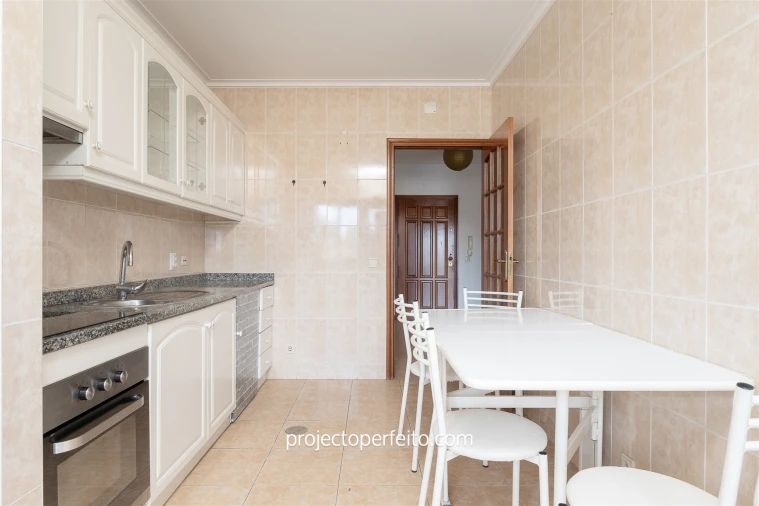 Apartamento T2 para Venda em Grijó e Sermonde Foto 3