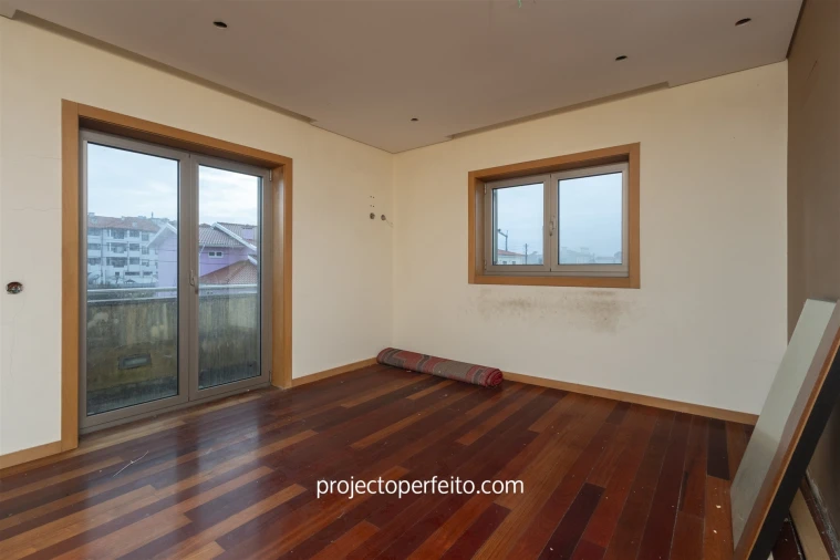 Moradia T5 para Venda em Esmoriz Foto 15