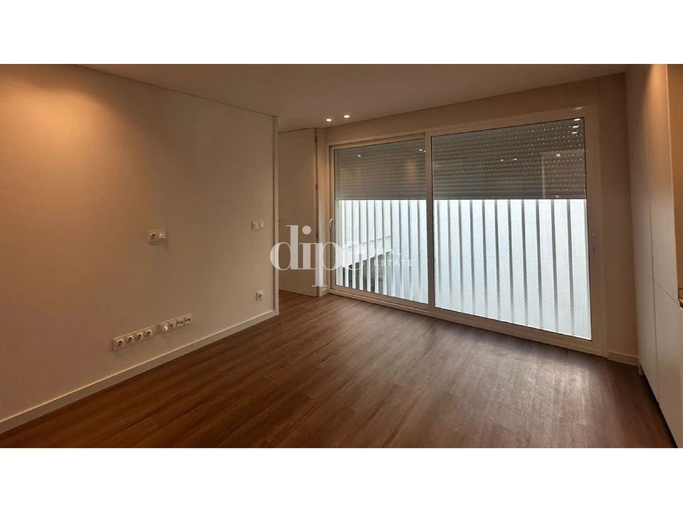 Apartamento T1 para Venda em Urgezes Foto 7