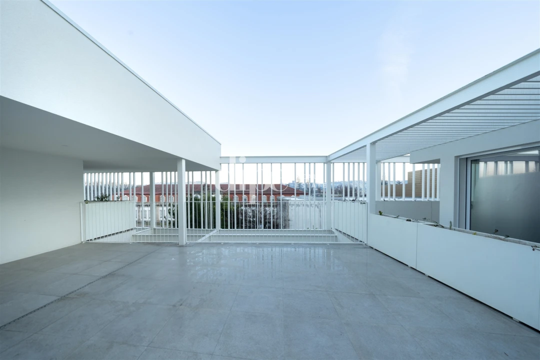 Apartamento T1 para Venda em Urgezes Foto 3