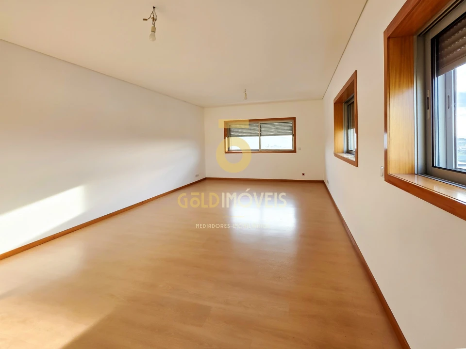Apartamento T3 para Arrendamento em Penafiel Foto 6