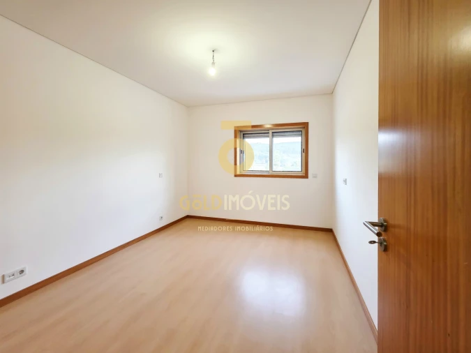 Apartamento T3 para Arrendamento em Penafiel Foto 12