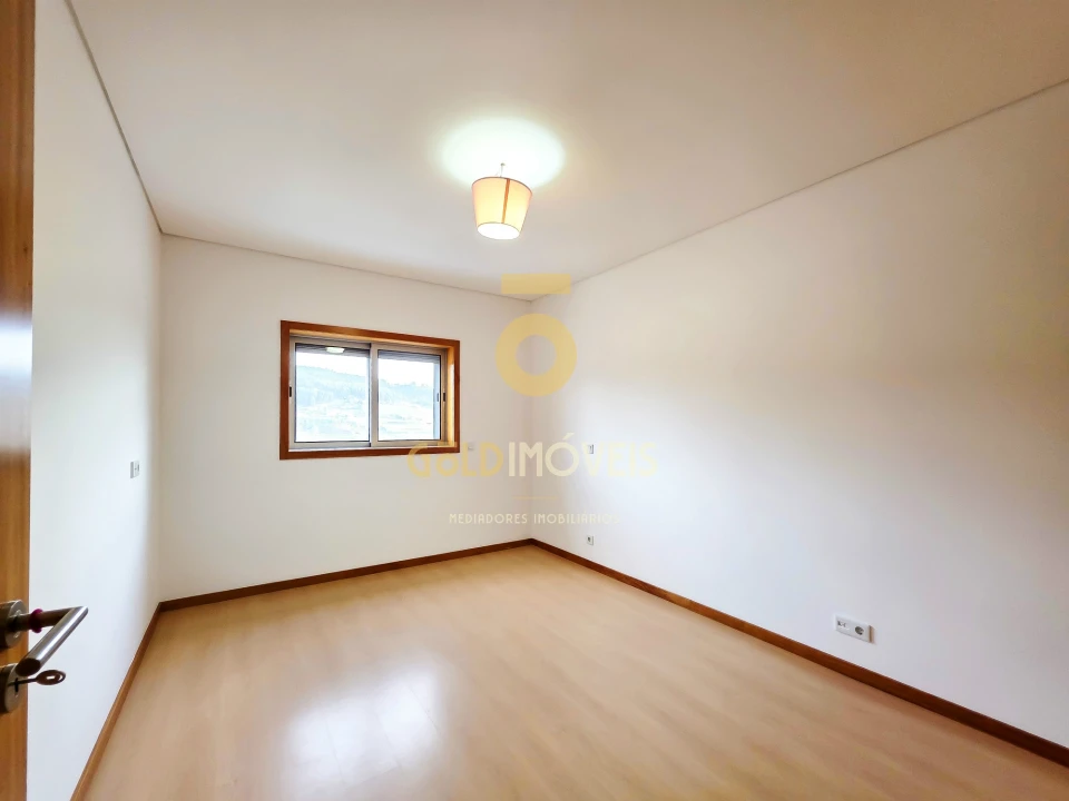 Apartamento T3 para Arrendamento em Penafiel Foto 14
