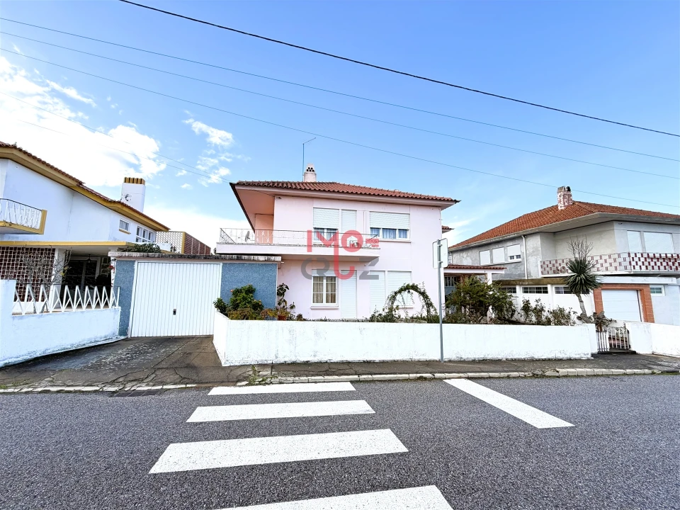 Moradia T8 para Venda em Tramagal Foto 3