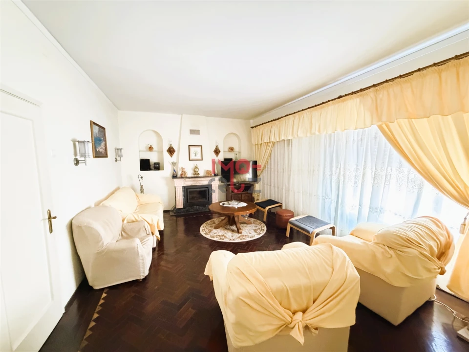 Moradia T8 para Venda em Tramagal Foto 11