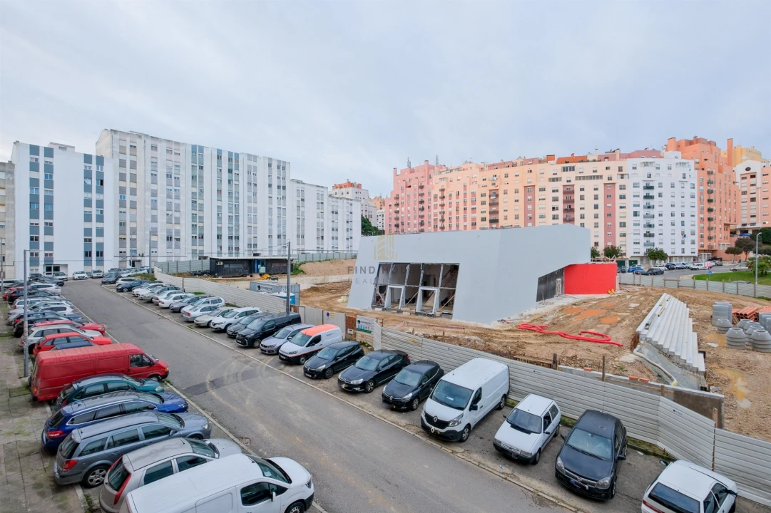 Apartamento T3 para Venda em Rio de Mouro Foto 16