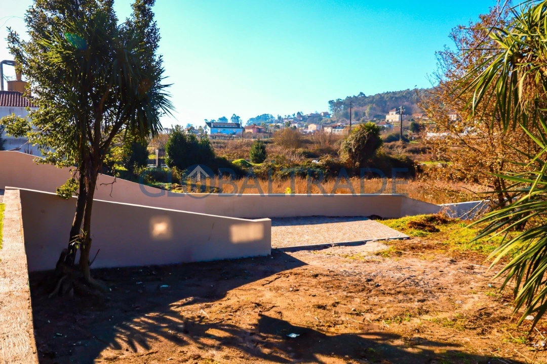 Moradia T3 para Venda em Frazão Arreigada Foto 12