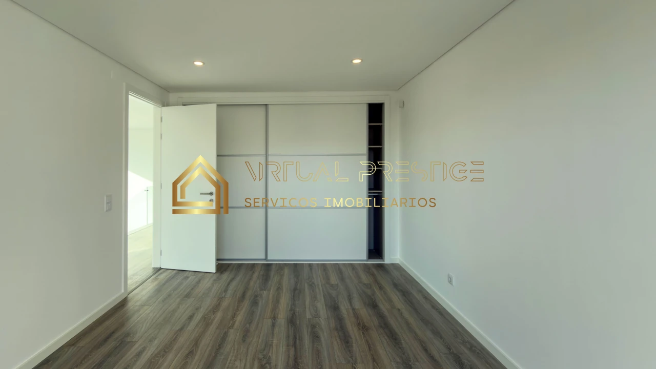 Moradia T4 para Venda em Charneca de Caparica e Sobreda Foto 15