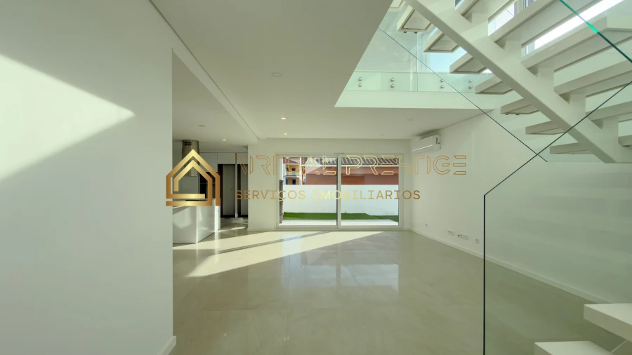 Moradia T4 para Venda em Charneca de Caparica e Sobreda Foto 3