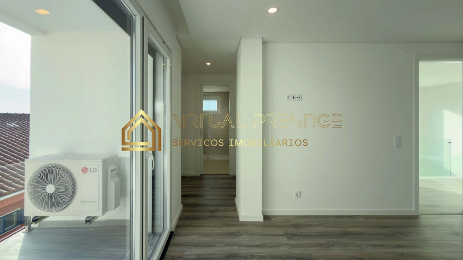 Moradia T4 para Venda em Charneca de Caparica e Sobreda Foto 16