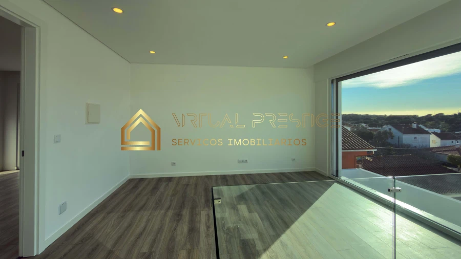 Moradia T4 para Venda em Charneca de Caparica e Sobreda Foto 12