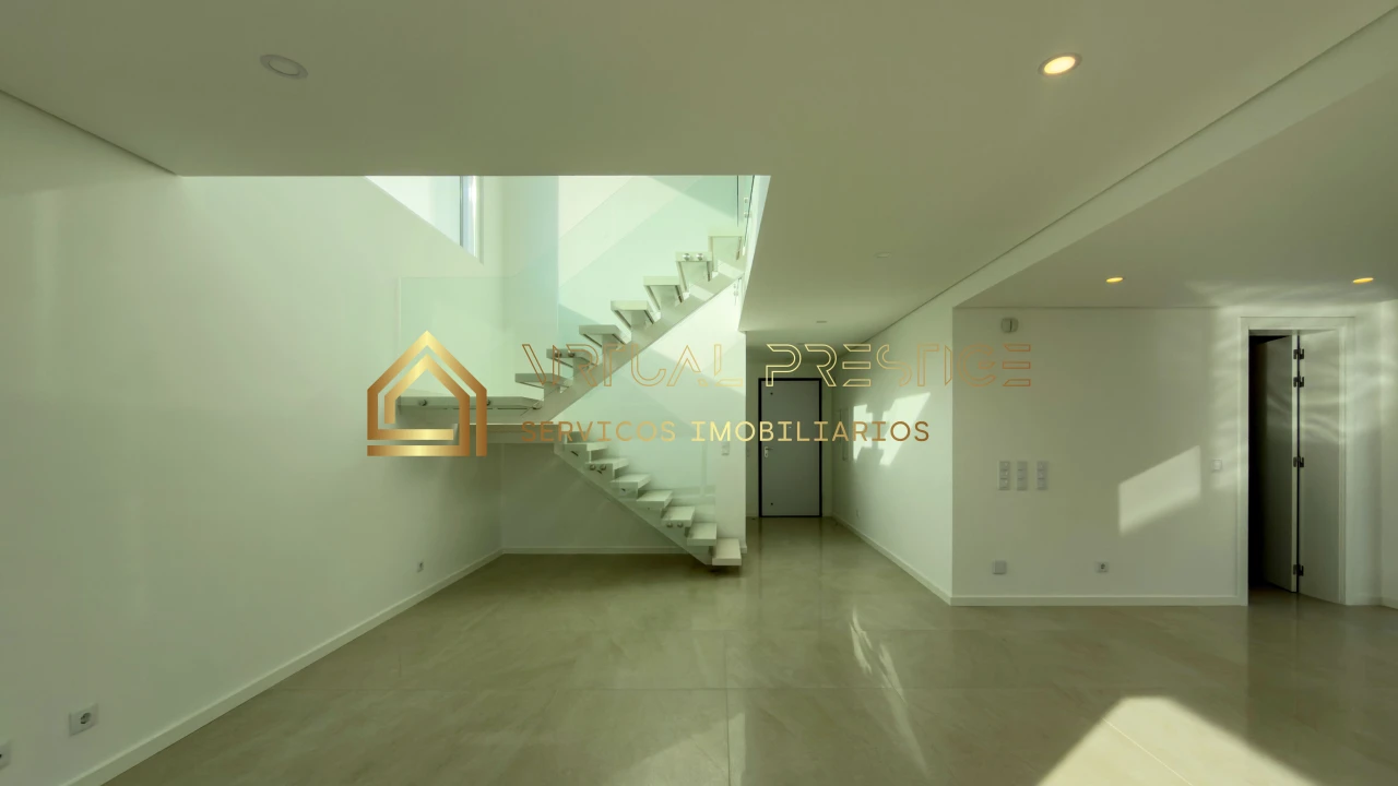 Moradia T4 para Venda em Charneca de Caparica e Sobreda Foto 5