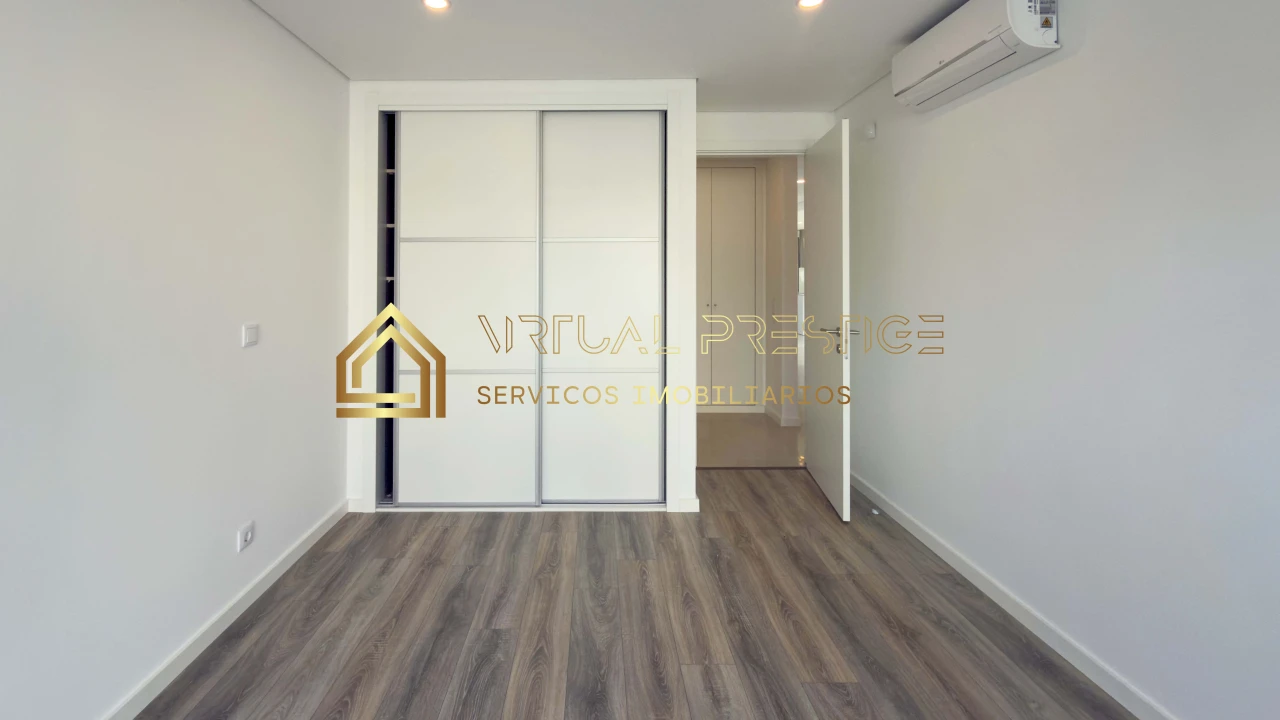 Moradia T4 para Venda em Charneca de Caparica e Sobreda Foto 12