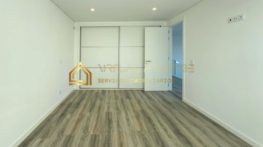 Moradia T4 para Venda em Charneca de Caparica e Sobreda Foto 18